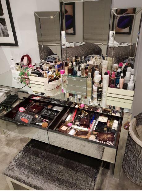 HOW TO ORGANISE YOUR BATHROOM CUPBOARDS